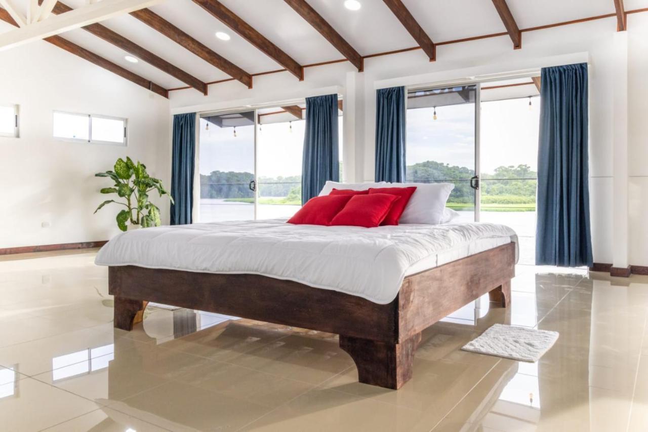 The Babylon Suite Tortuguero Luaran gambar